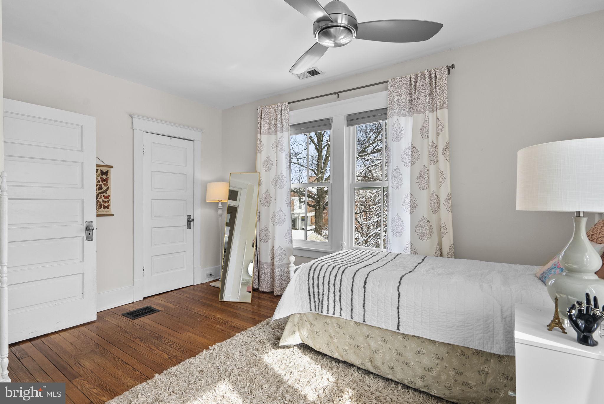 WOODSIDE - Residential