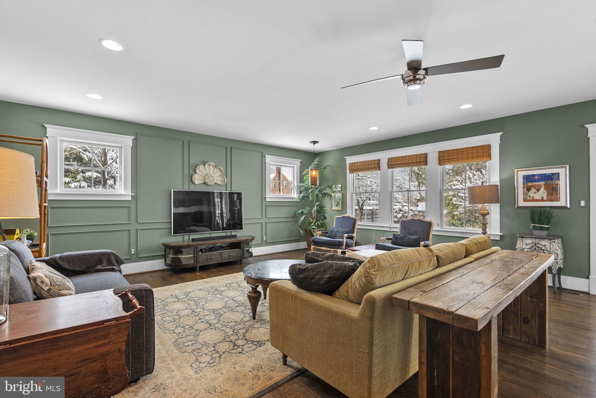 WOODSIDE - Residential