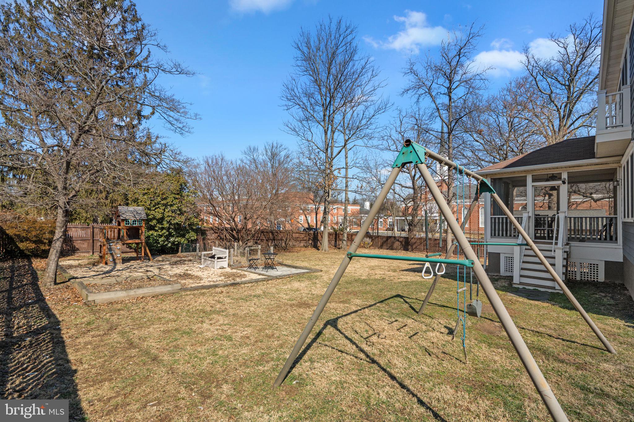 WOODSIDE - Residential