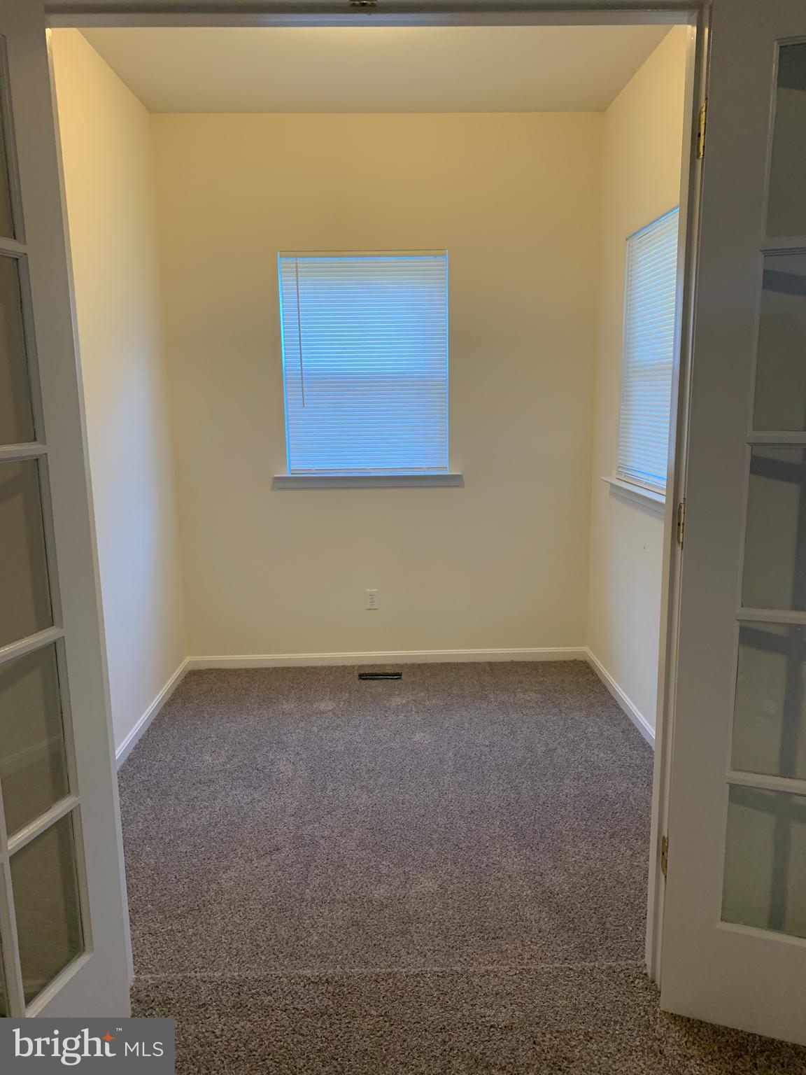 HOLIDAY BEACH - Residential Lease