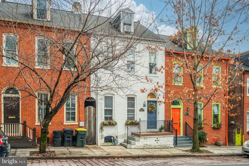 Photo of 33 N Mulberry Street, Lancaster, PA 17603 (MLS # PALA2047306)