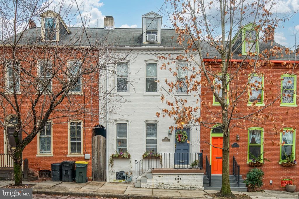 Photo of 33 N Mulberry Street, Lancaster, PA 17603 (MLS # PALA2047306)