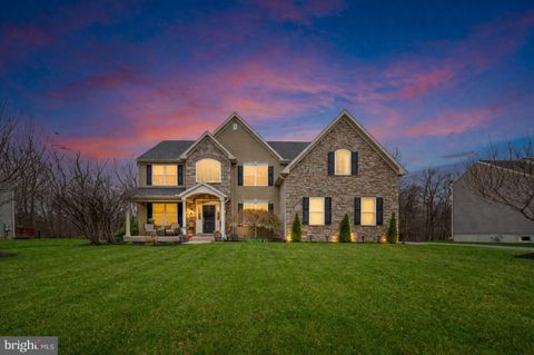 115 WOODS EDGE DRIVE DOUGLASSVILLE PA 19518