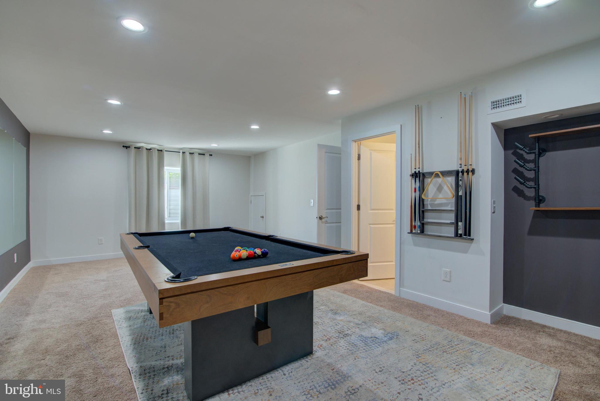 MEADOWBROOK - Residential