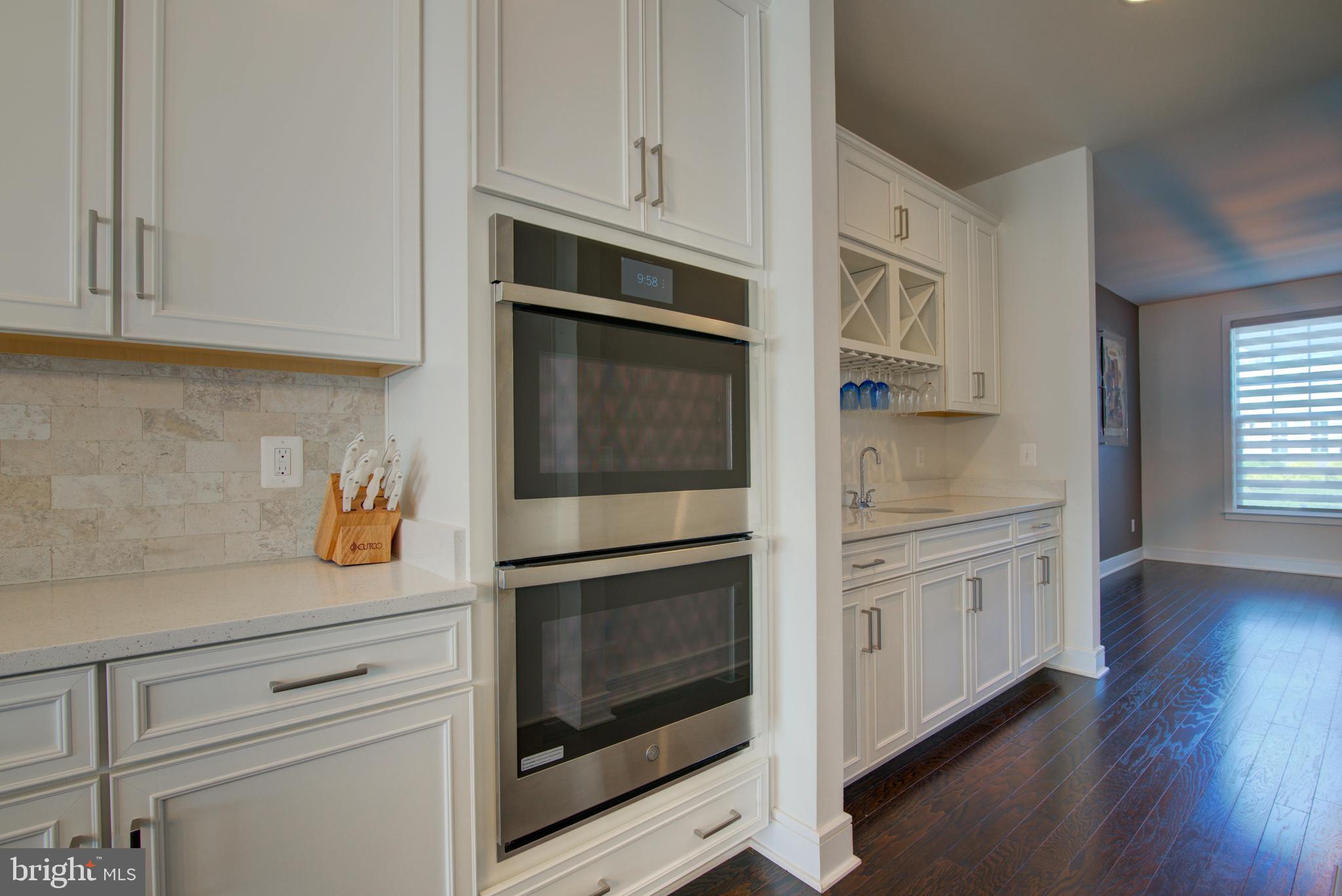 MEADOWBROOK - Residential