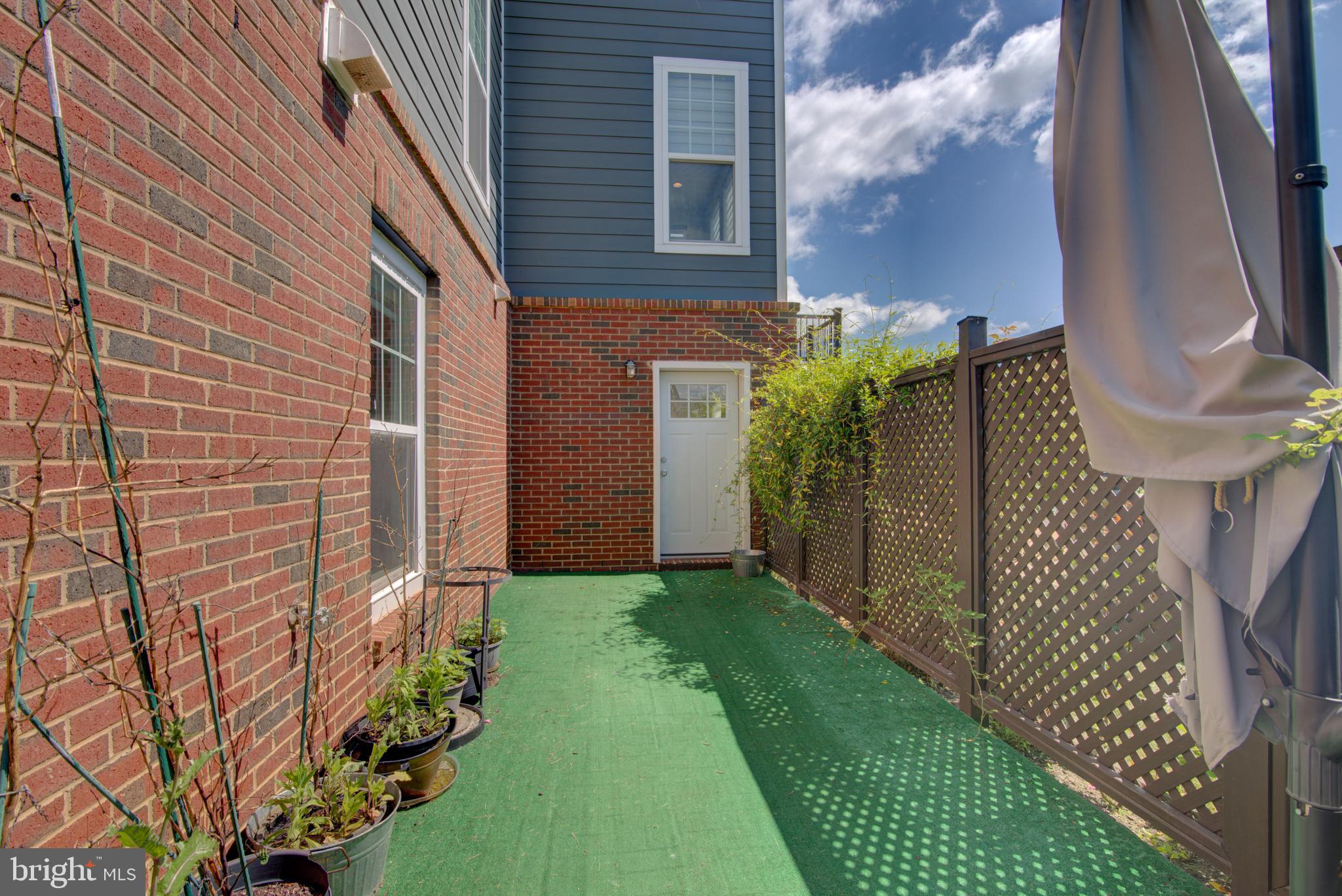 MEADOWBROOK - Residential