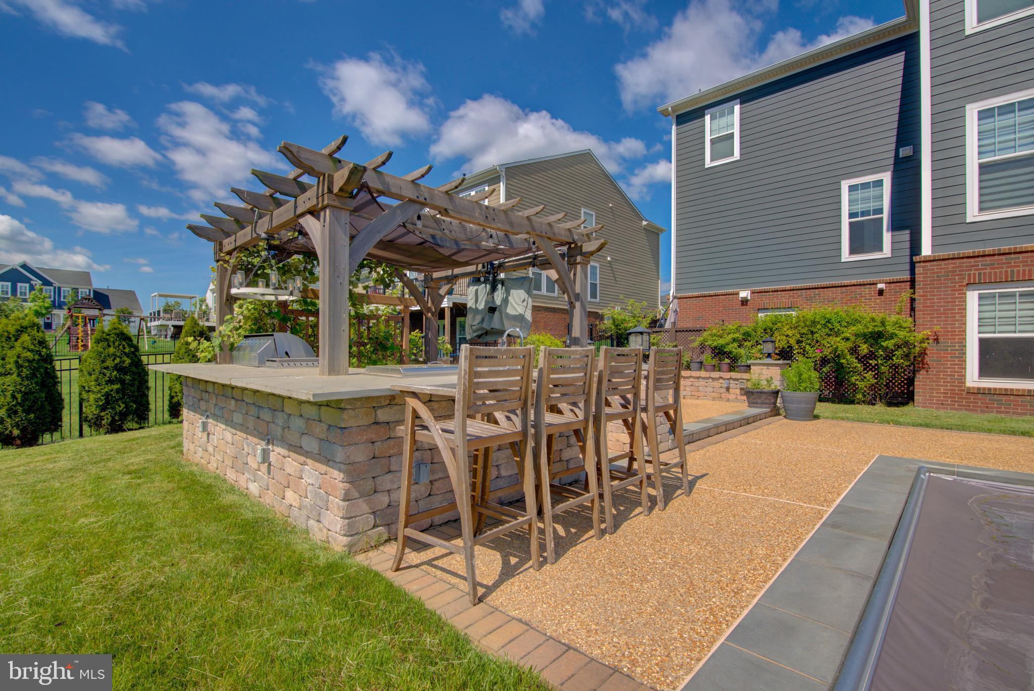 MEADOWBROOK - Residential