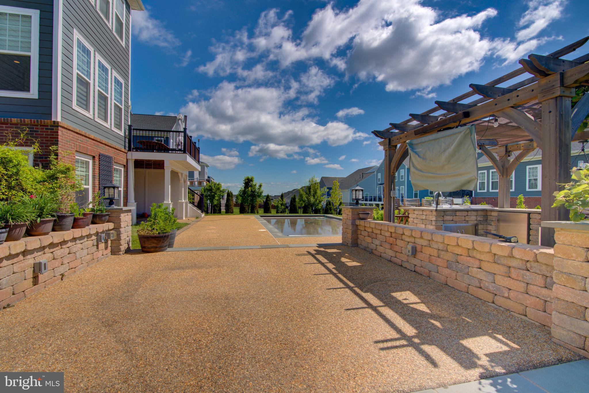 MEADOWBROOK - Residential