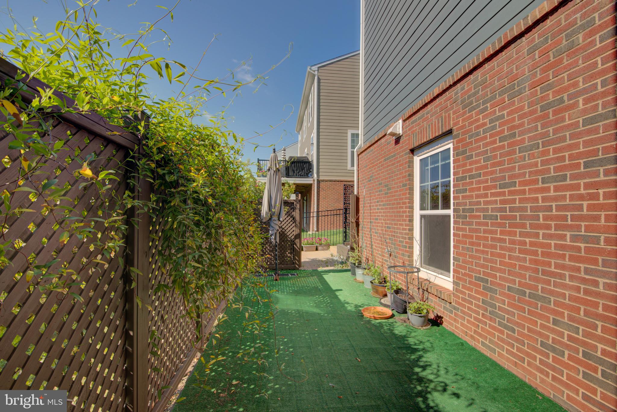 MEADOWBROOK - Residential