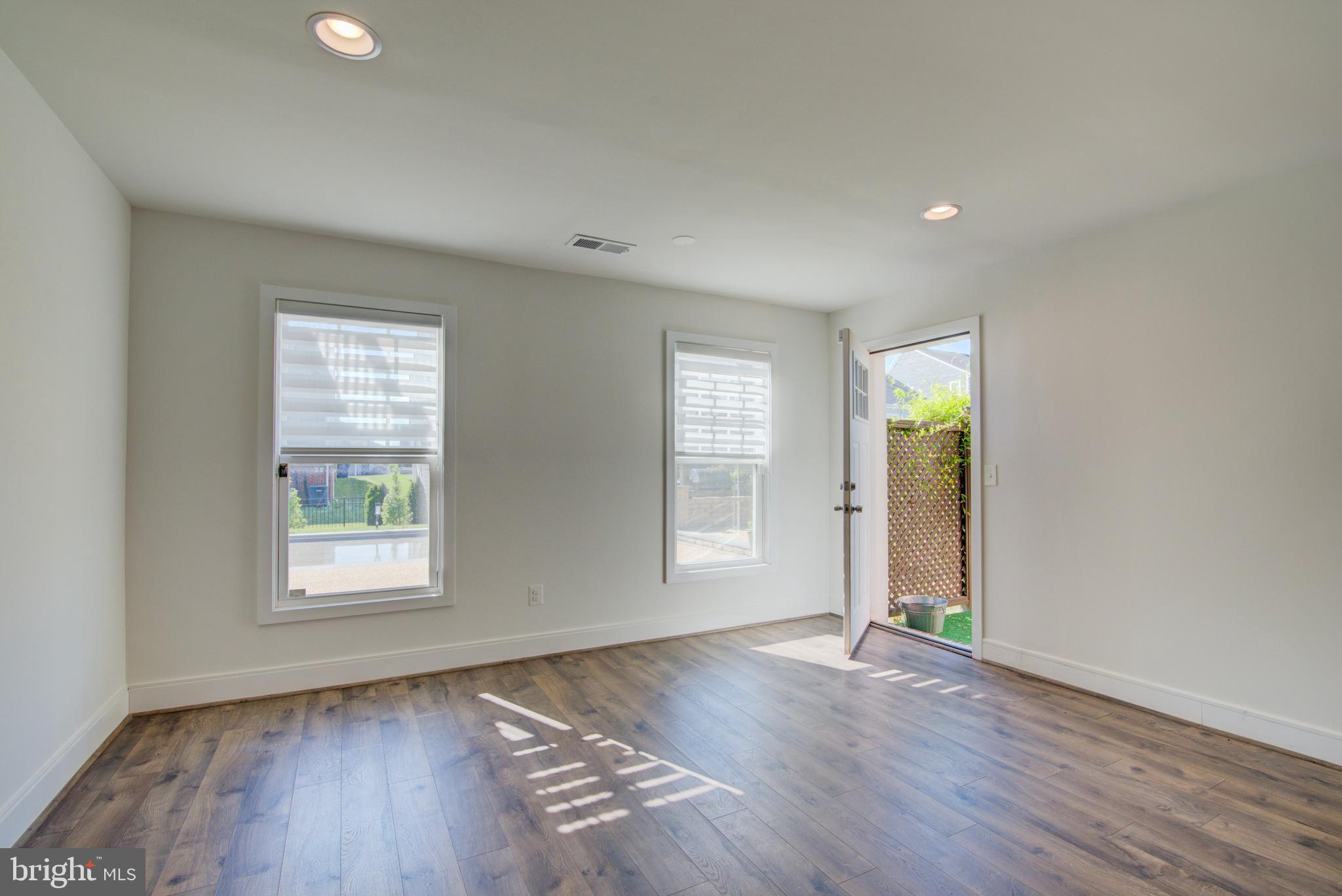 MEADOWBROOK - Residential