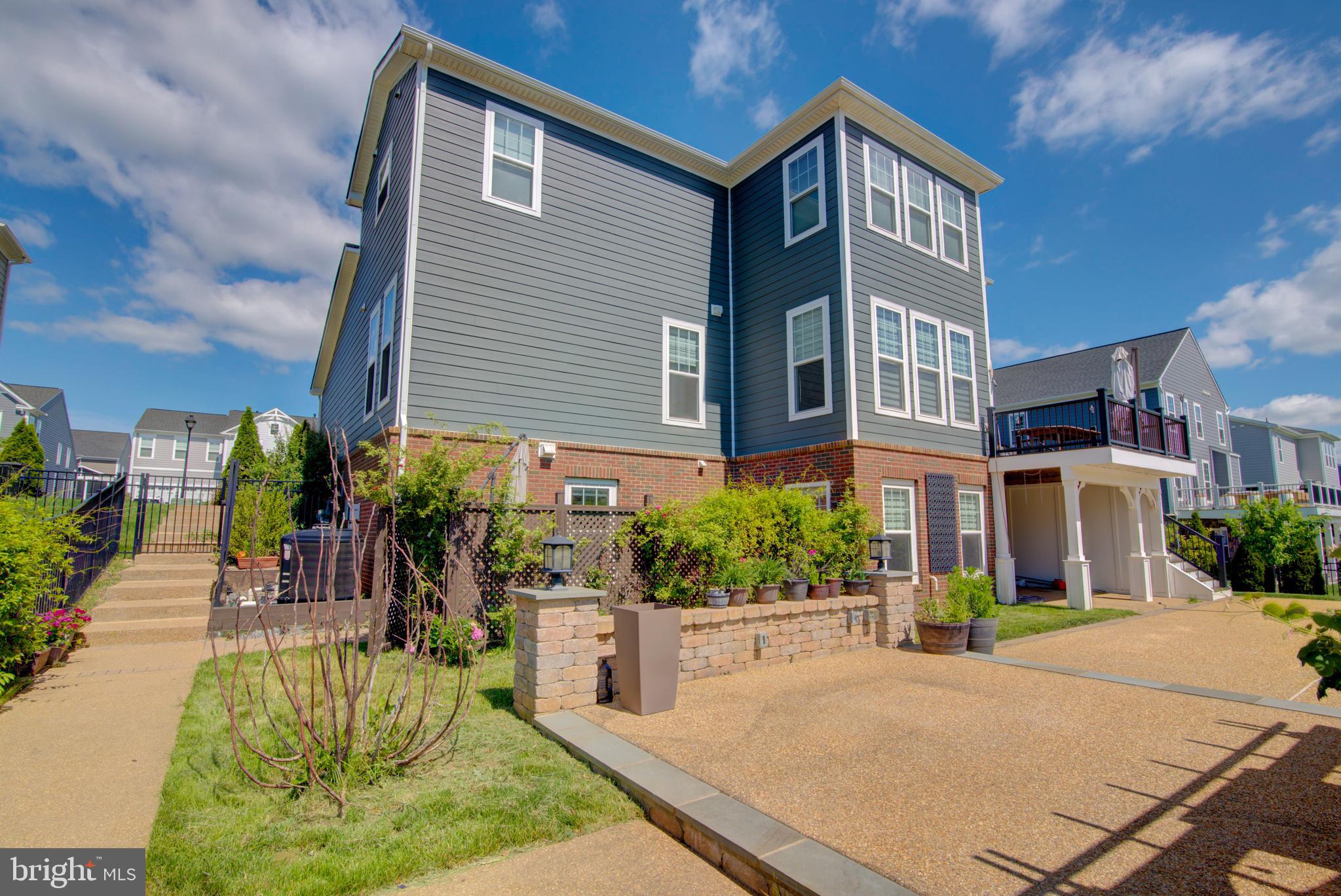 MEADOWBROOK - Residential