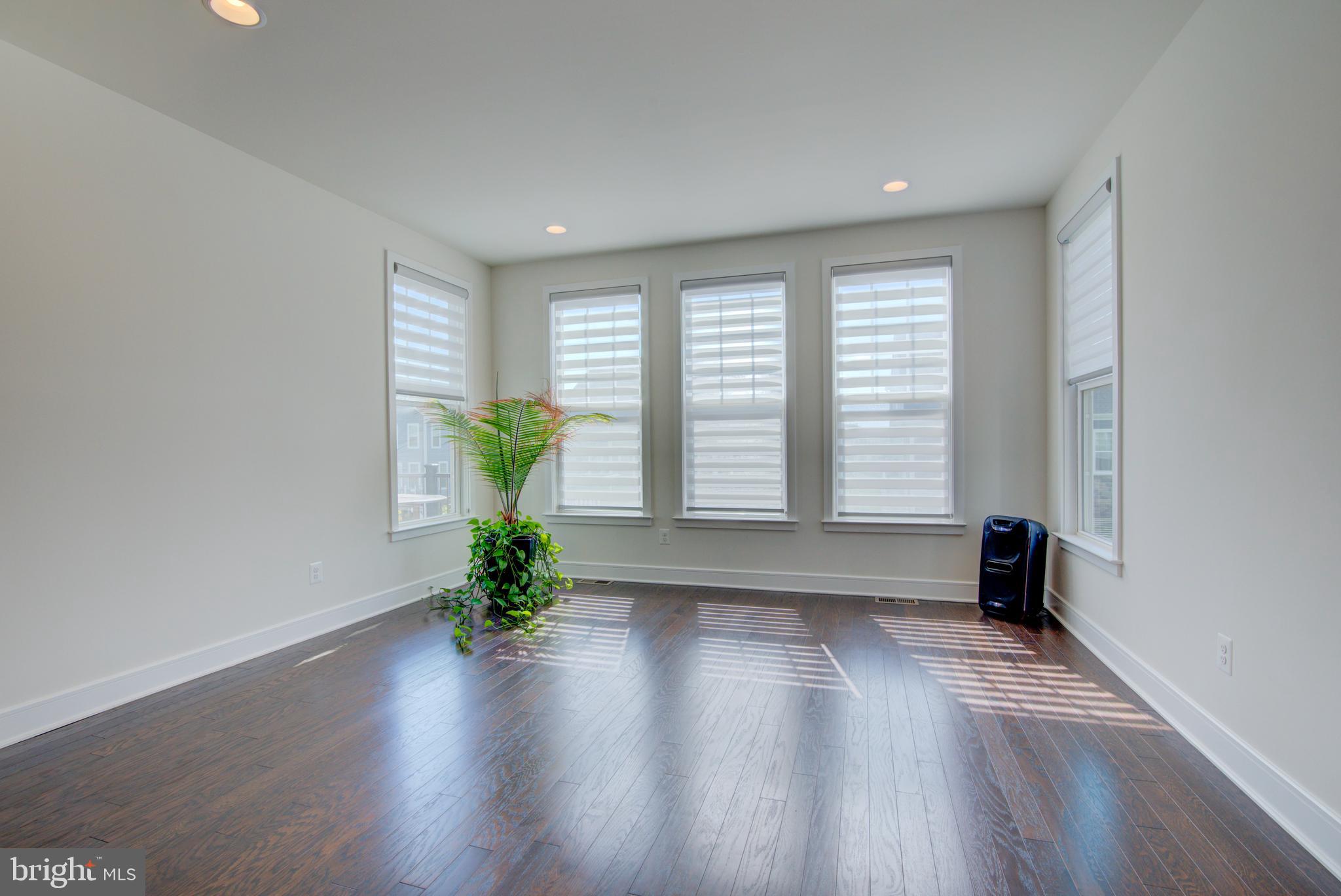 MEADOWBROOK - Residential