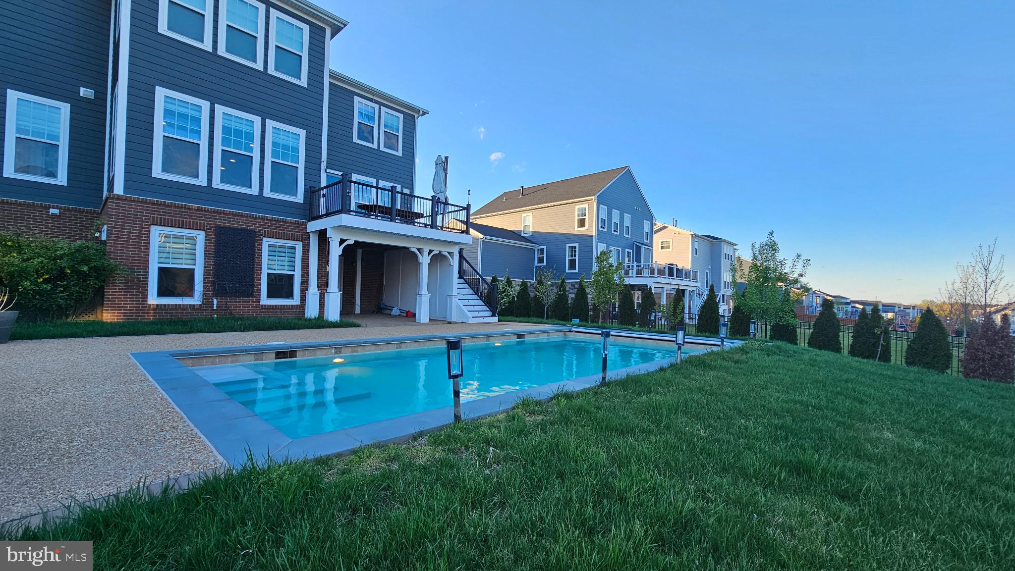 MEADOWBROOK - Residential