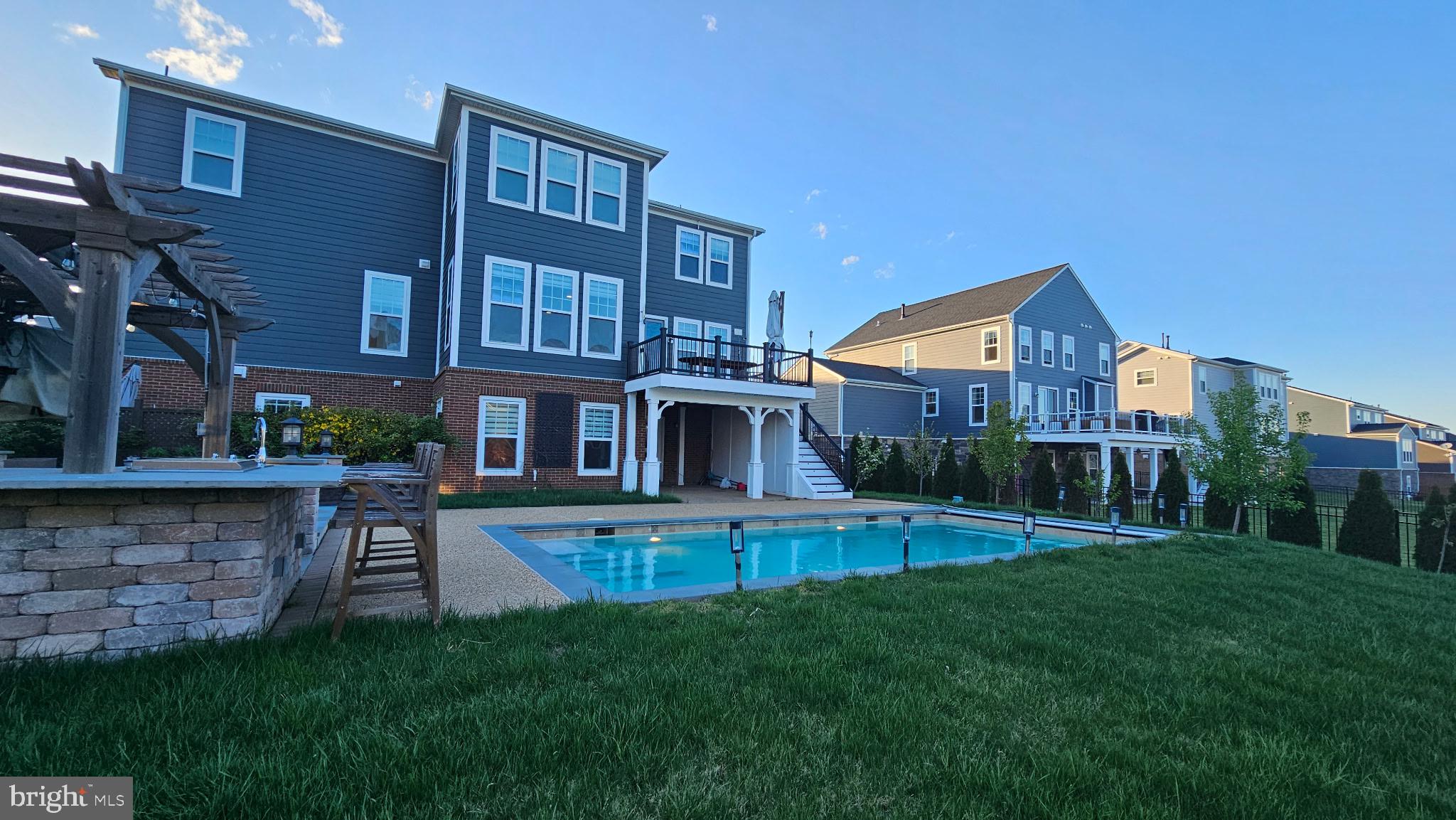 MEADOWBROOK - Residential