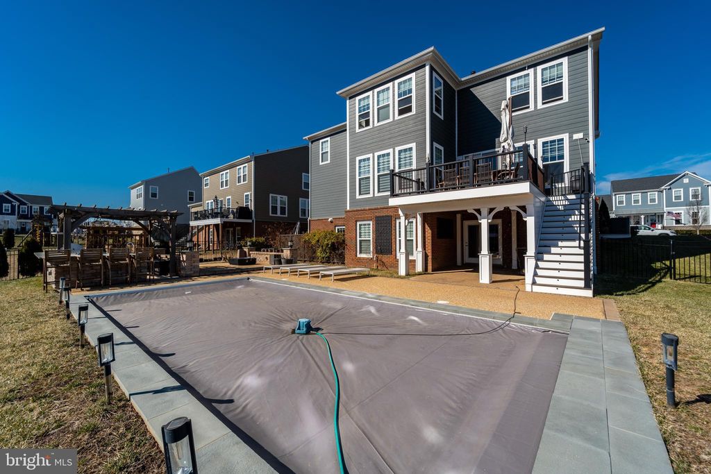 listing image 114