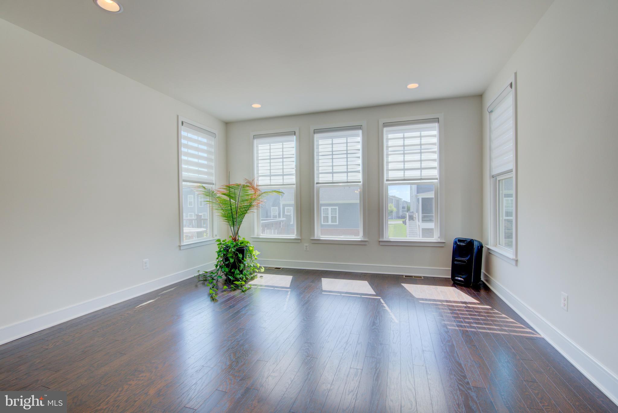 MEADOWBROOK - Residential