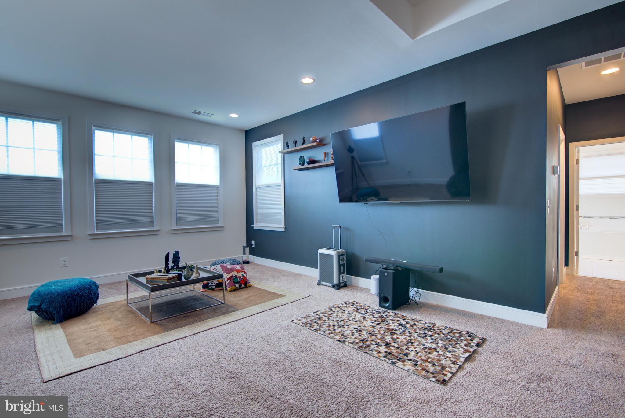 MEADOWBROOK - Residential