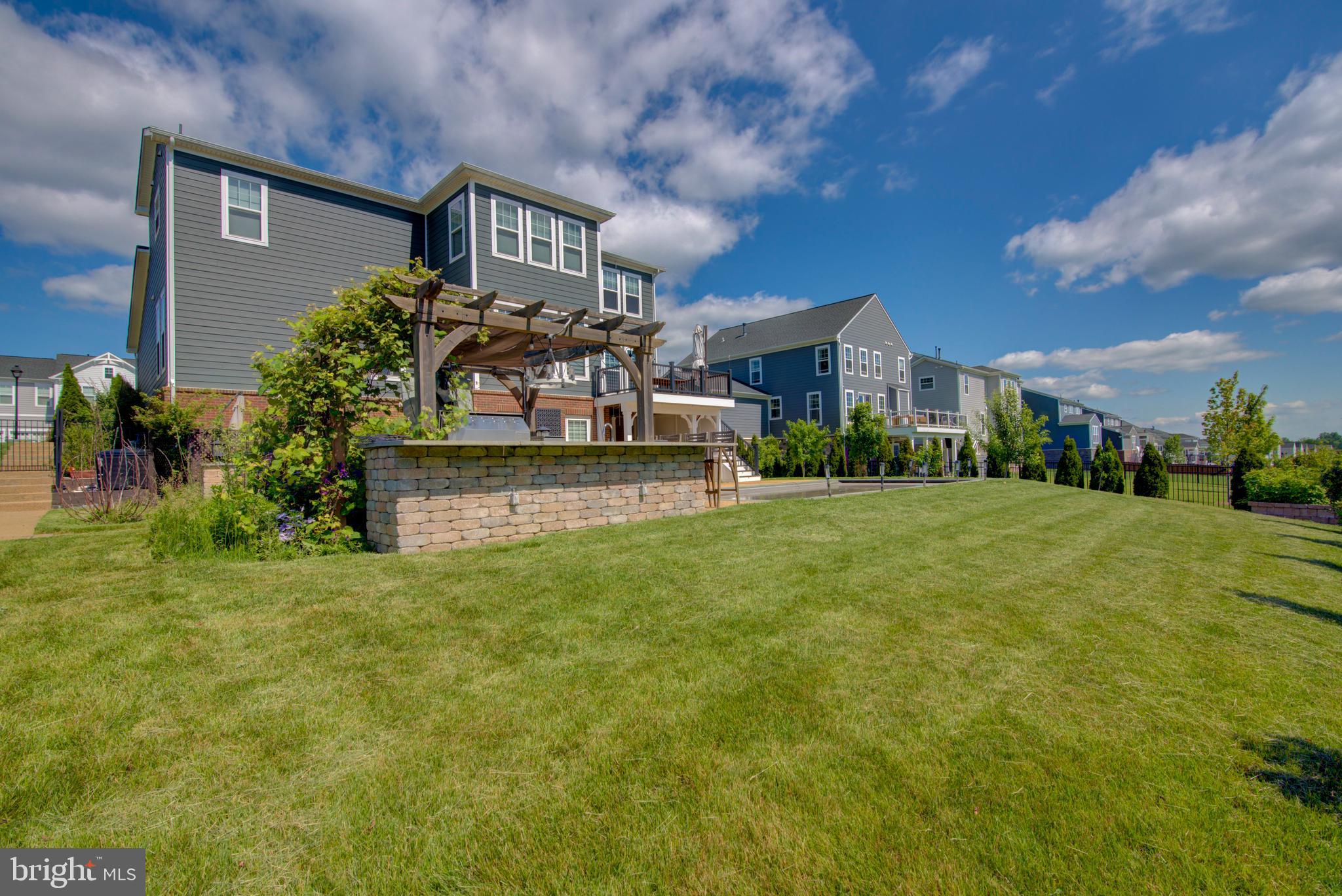 MEADOWBROOK - Residential