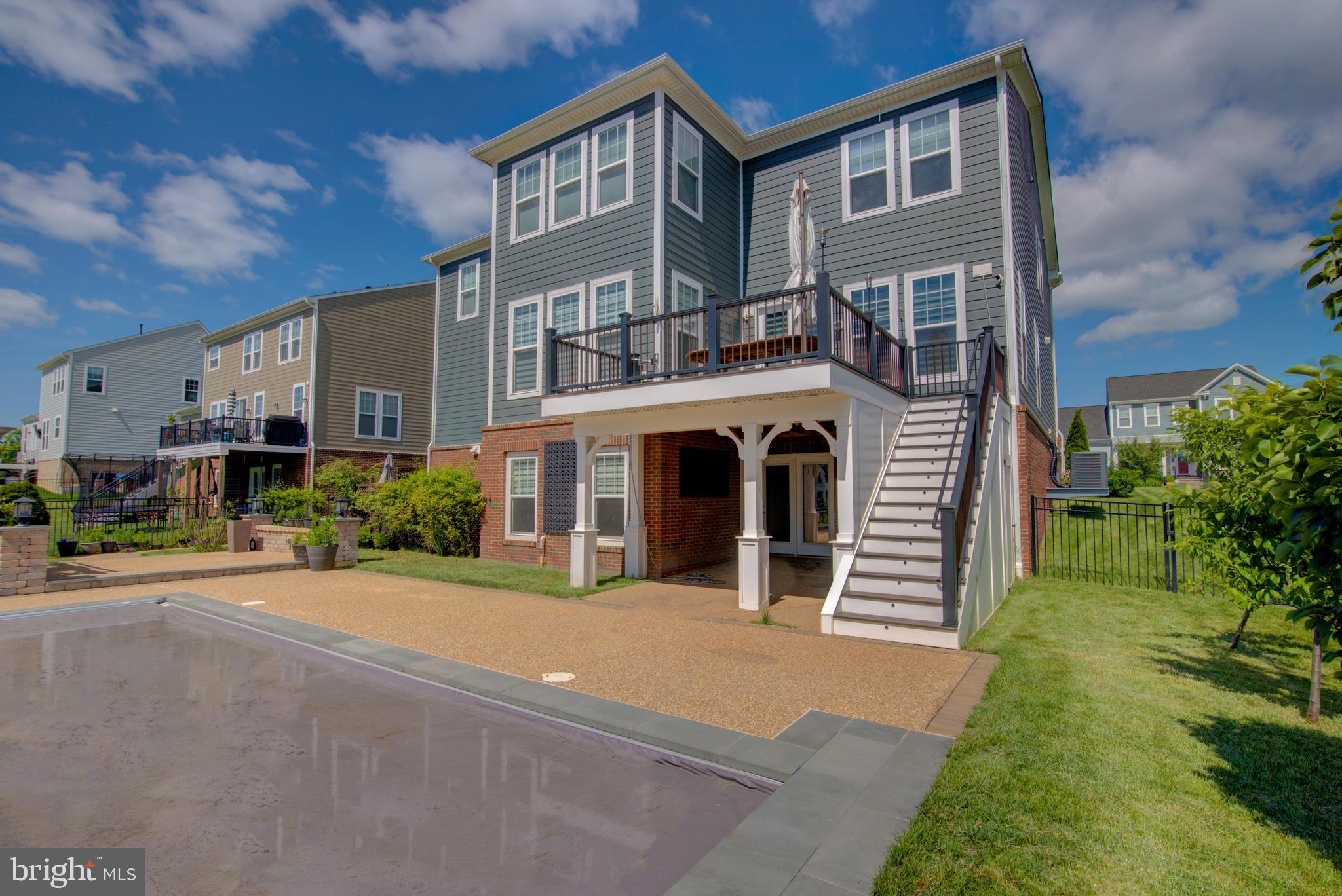 MEADOWBROOK - Residential