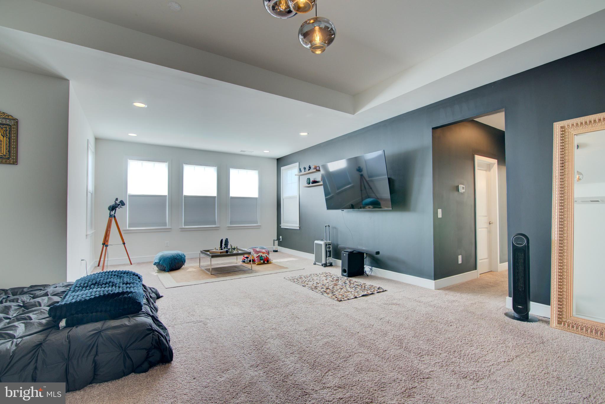 MEADOWBROOK - Residential