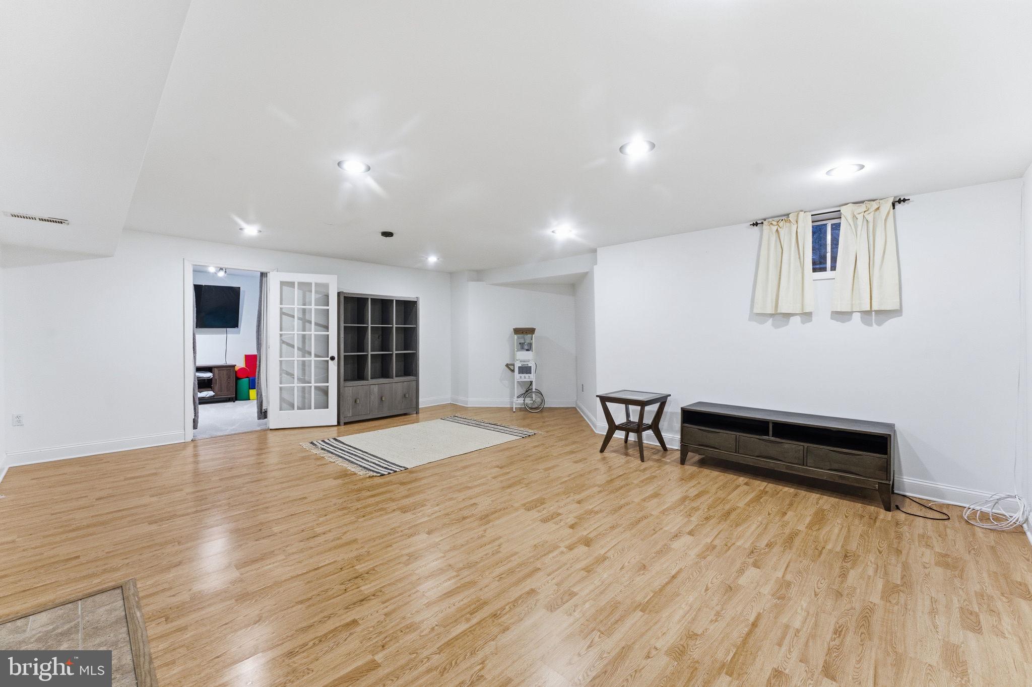 WELTMAN ESTATES - Residential