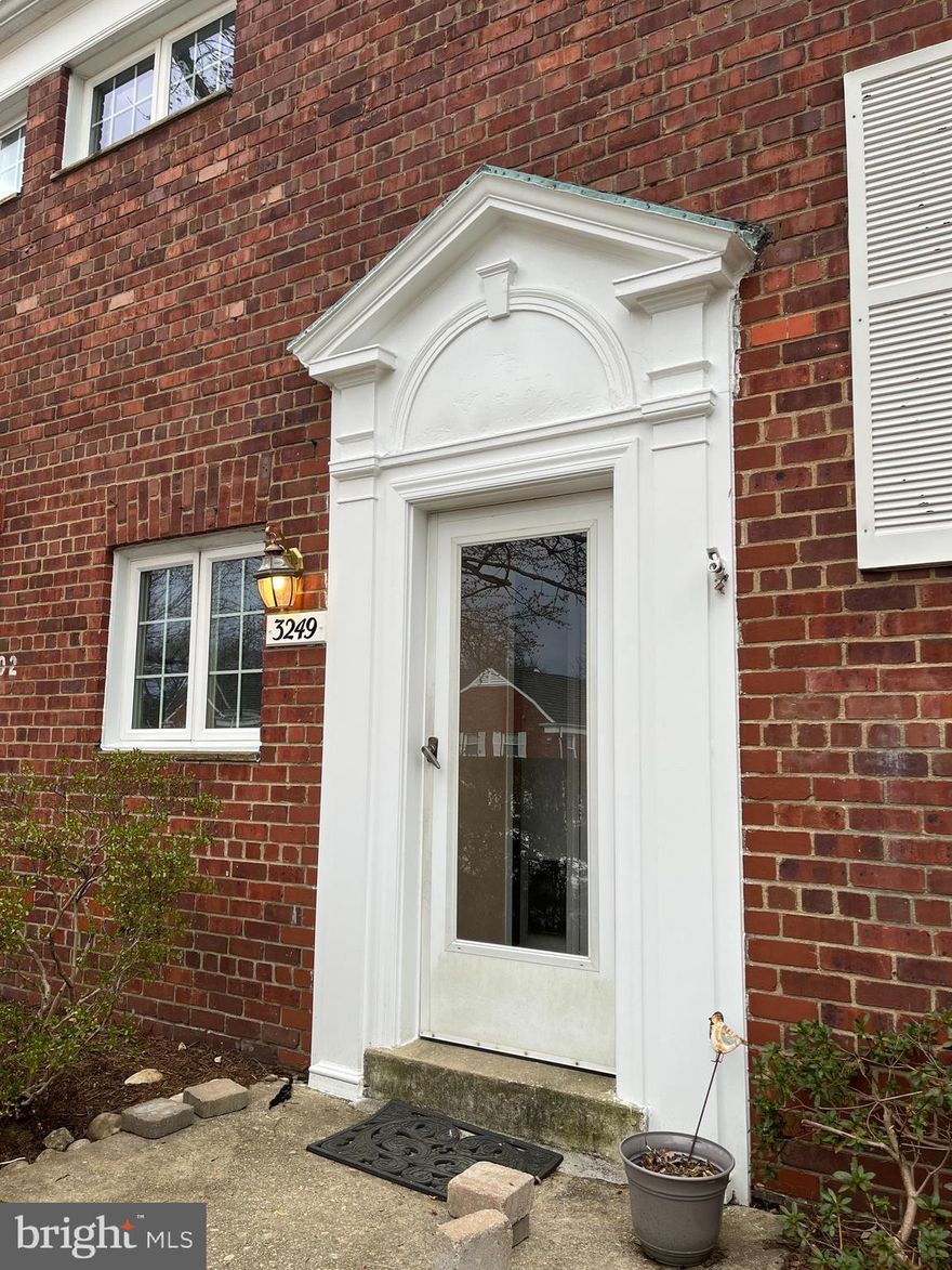 Rarely available WASHINGTON unit in Park Fairfax.  With a premium location on a hill away from road noise and a stunning backyard garden nestled against a hillside, this unit is literally a diamond in the rough. Parquet floors throughout are in good condition and casement windows are 8 years old.  This unit needs a major rehab and is being sold AS-IS and is priced accordingly.  It's an amazing opportunity for investors/rehab folks.  It's a 10-minute walk to the shops, restaurants, coffee shops, movie theaters, Harris Teeter, Walgreens, and Signature Regional Theater in Shirlington Village. Also a 1 minute walk to the DASH and Metro Bus Stop and then a quick ride to the Pentagon Metro. A 10 minute drive to DC, and easy access to the new Amazon HQ.  Parkfairfax is on the National Registry and has swimming pools, tot lots, an updated gym, tennis courts, and so much more .