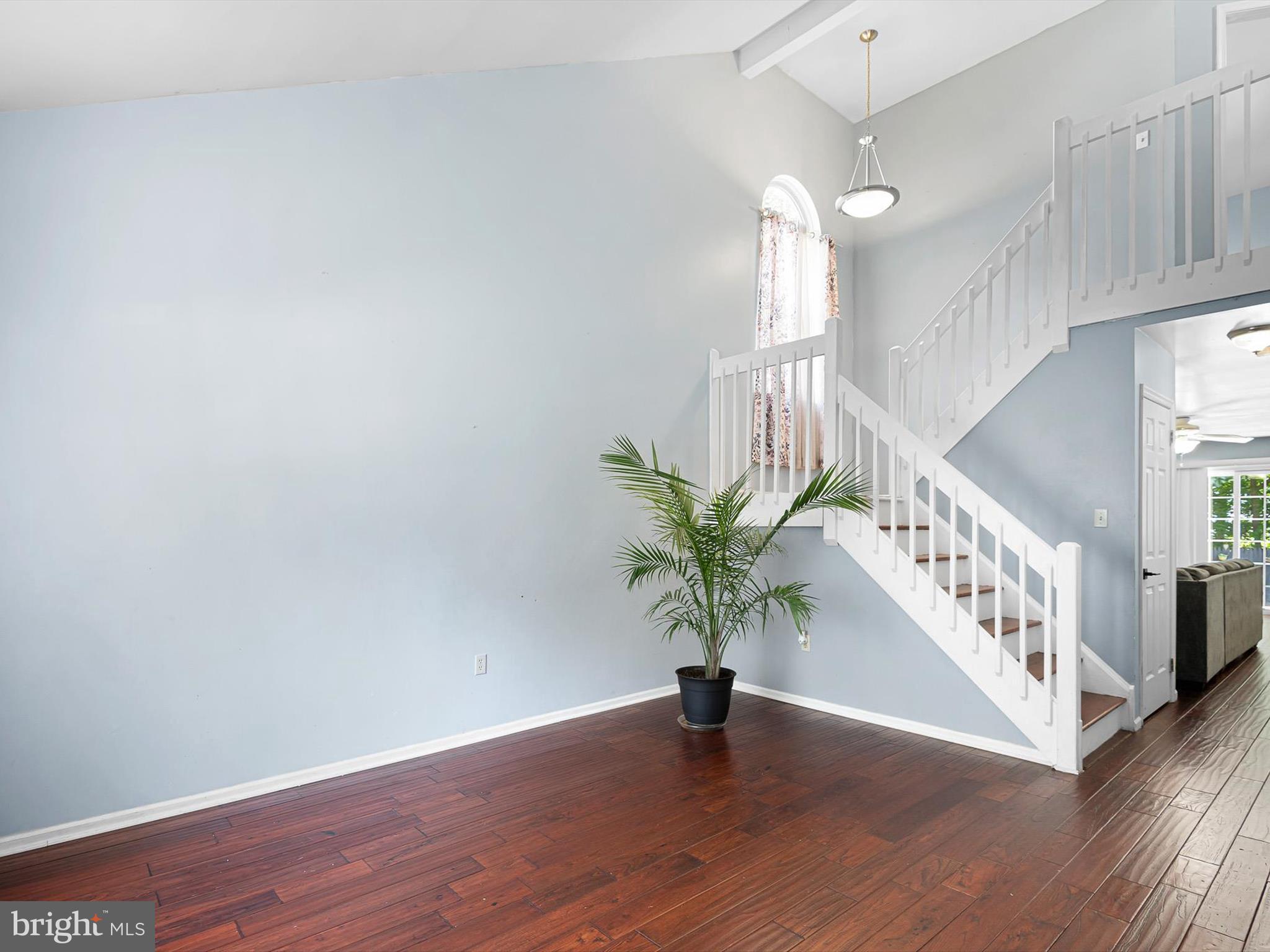 7 FOREST GLEN COURT