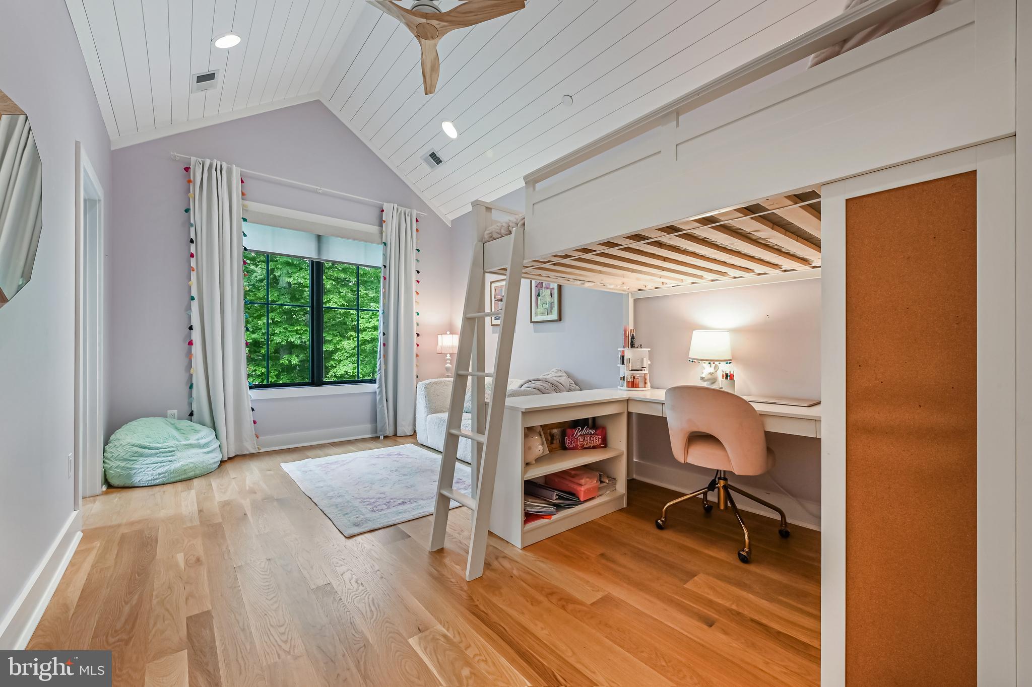 SOUTHDOWN SHORES - Residential