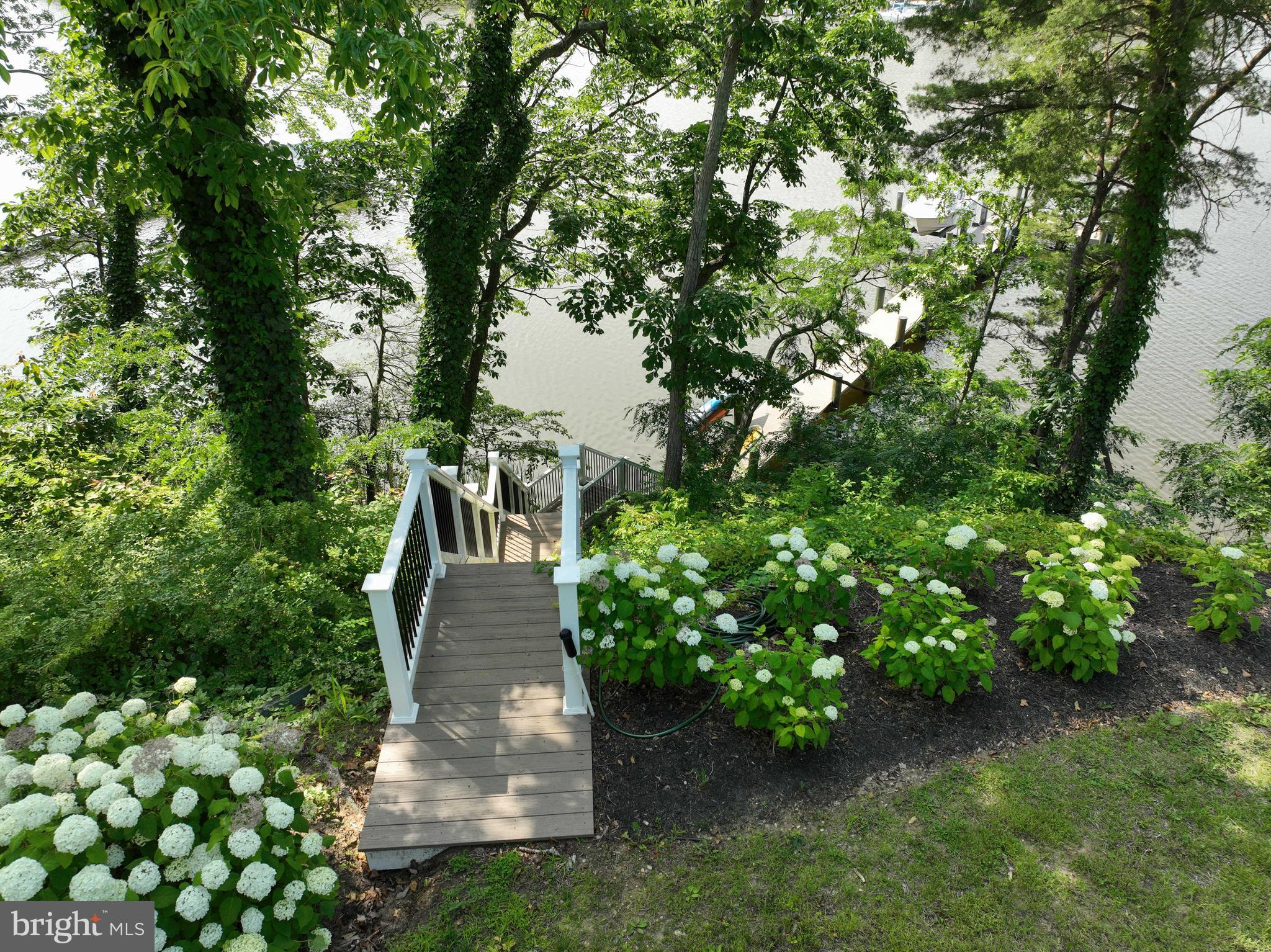 SOUTHDOWN SHORES - Residential