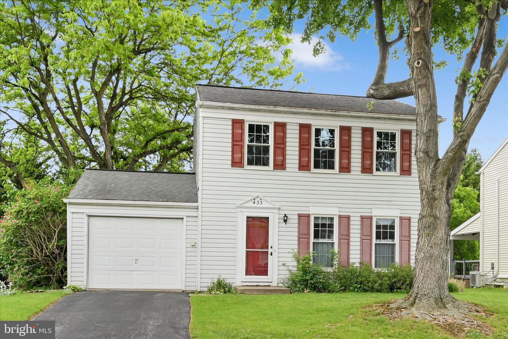 Photo of 433 Springfield Court, LITITZ, PA 17543 (MLS # PALA2088384)