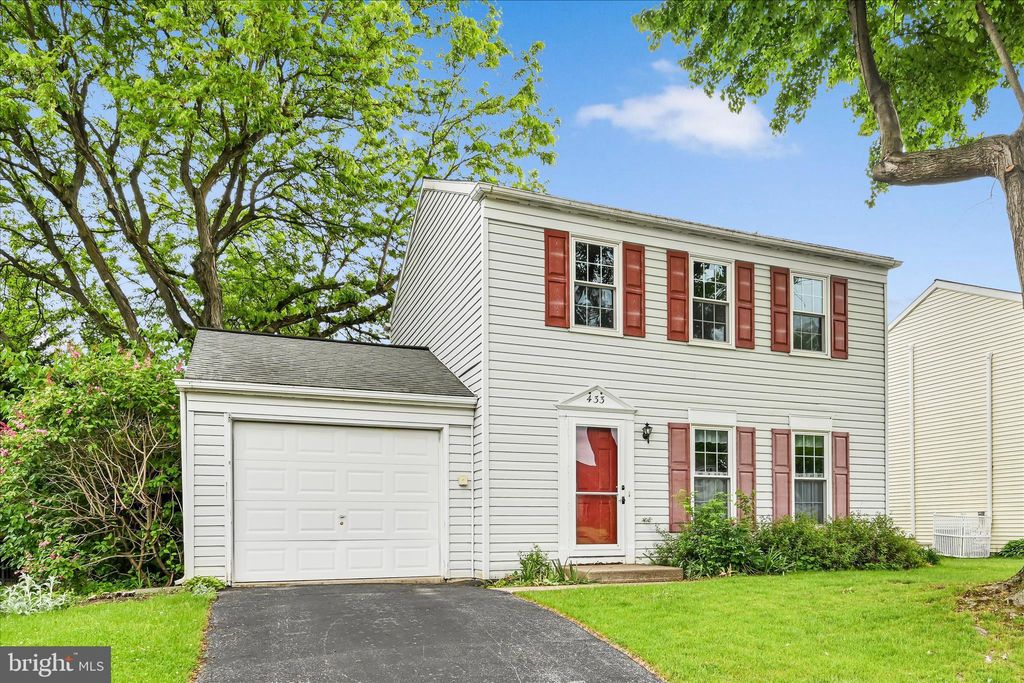 Photo of 433 Springfield Court, LITITZ, PA 17543 (MLS # PALA2088384)