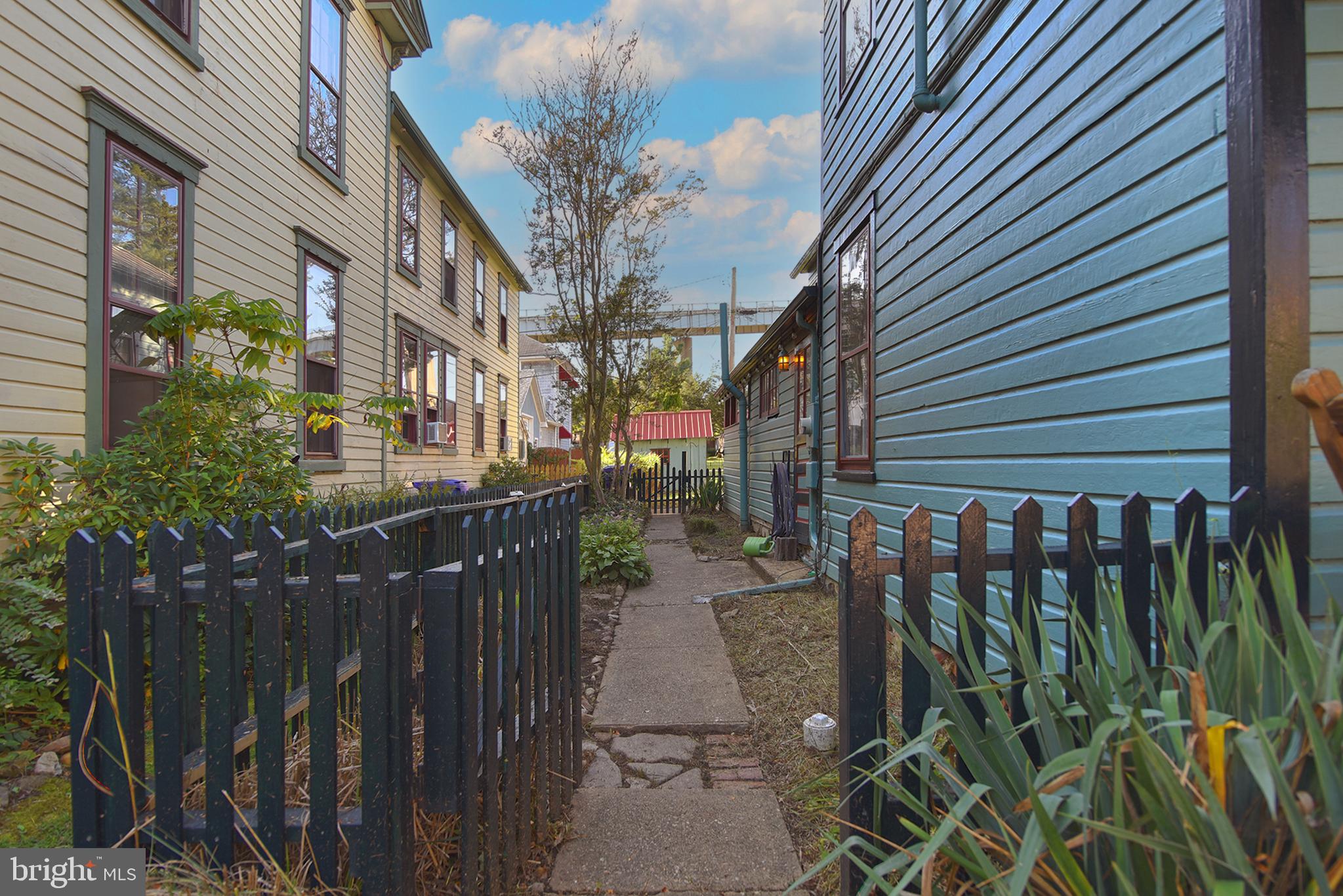319 BOHEMIA AVENUE