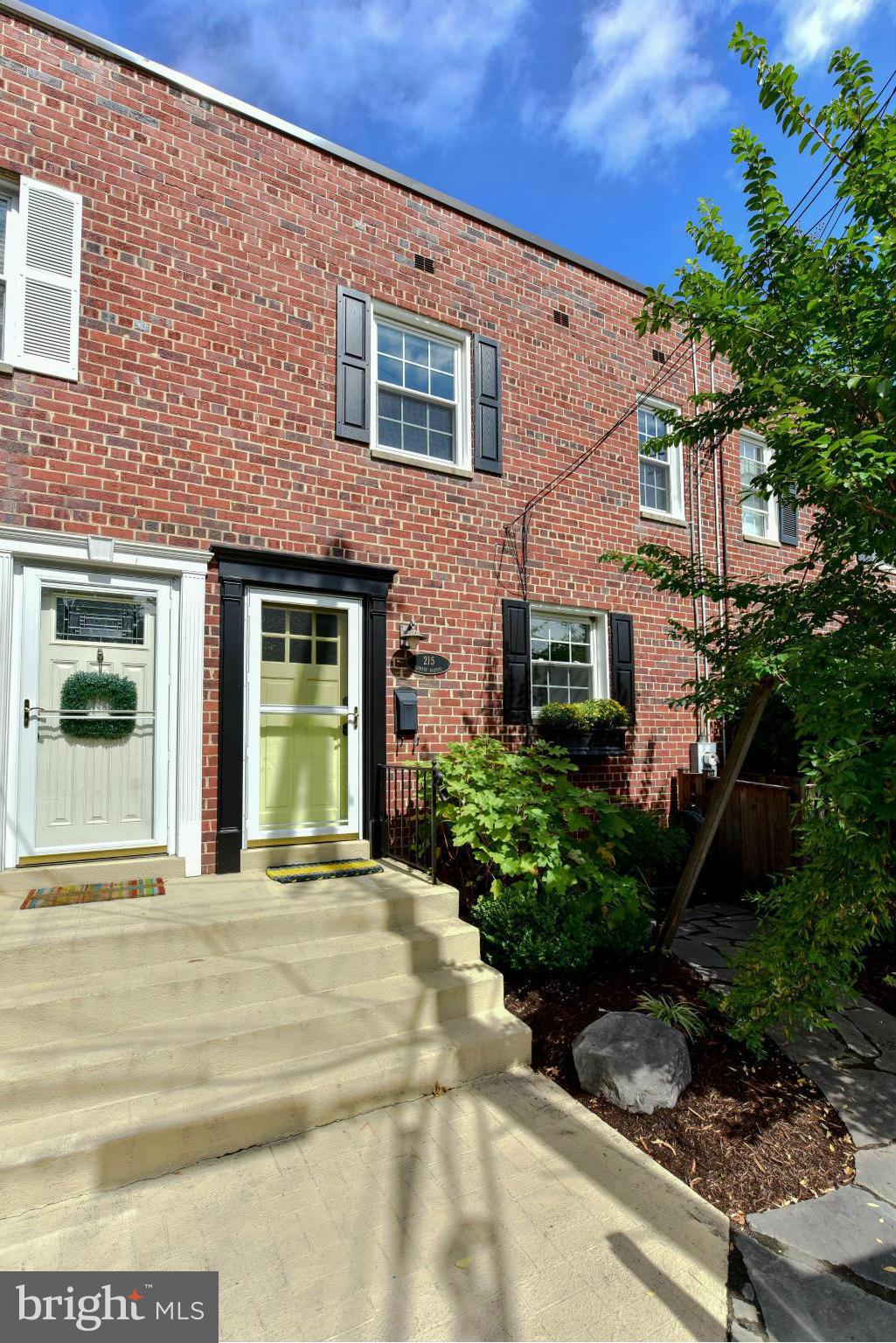 WARWICK VILLAGE - Residential