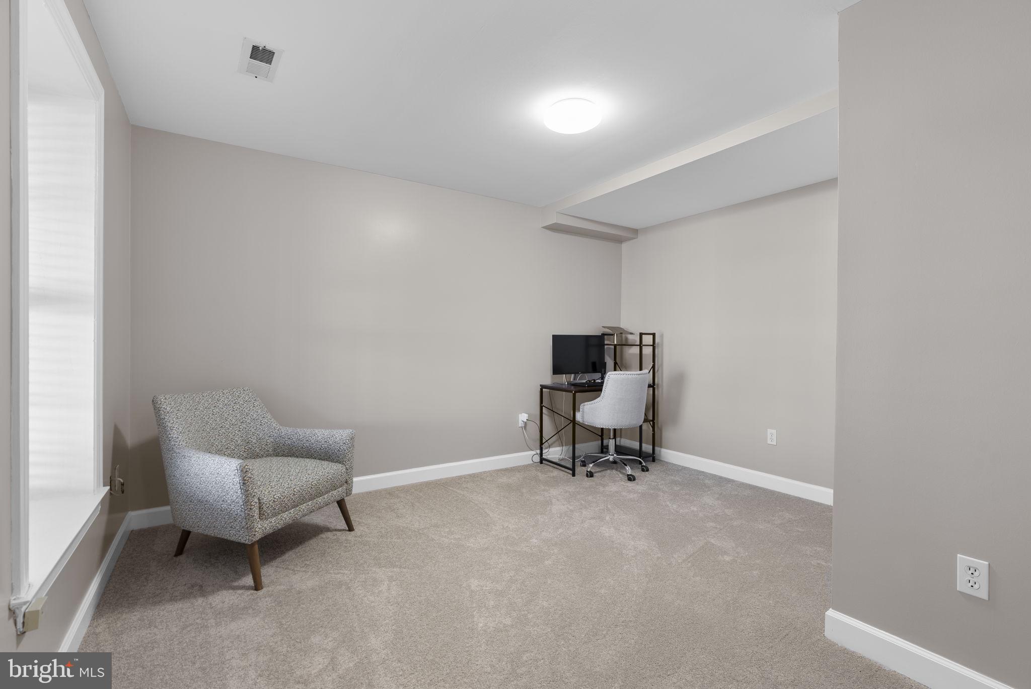 WINDSOR KNOLLS - Residential