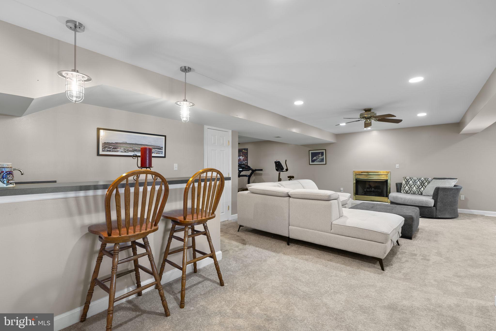 WINDSOR KNOLLS - Residential