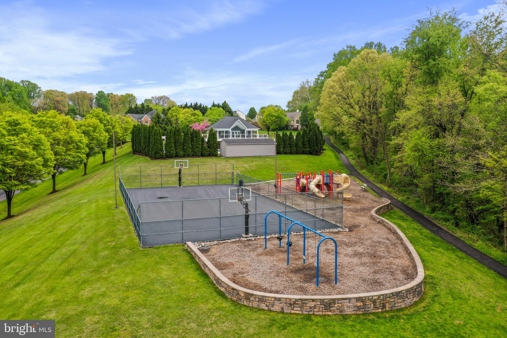 WINDSOR KNOLLS - Residential