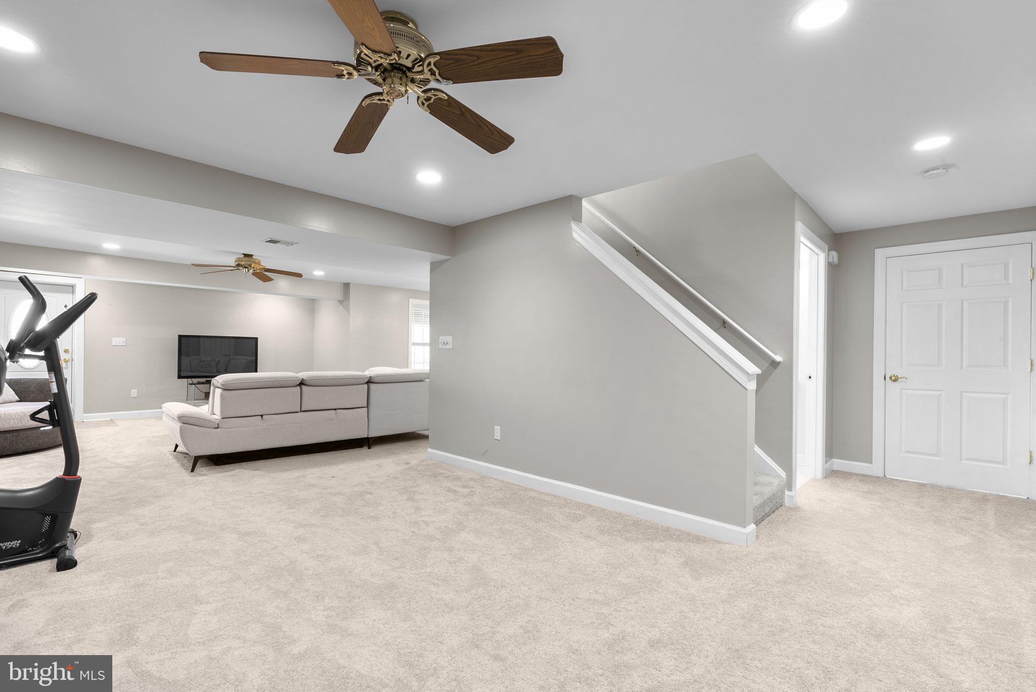 WINDSOR KNOLLS - Residential