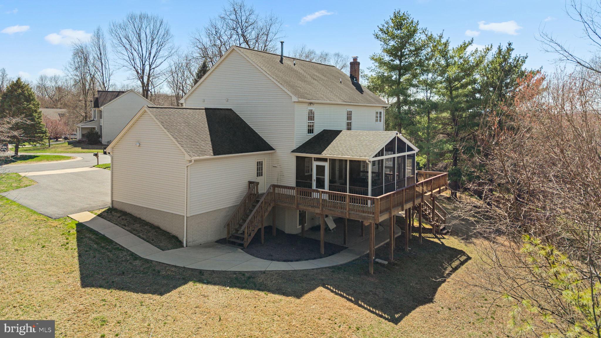 WINDSOR KNOLLS - Residential