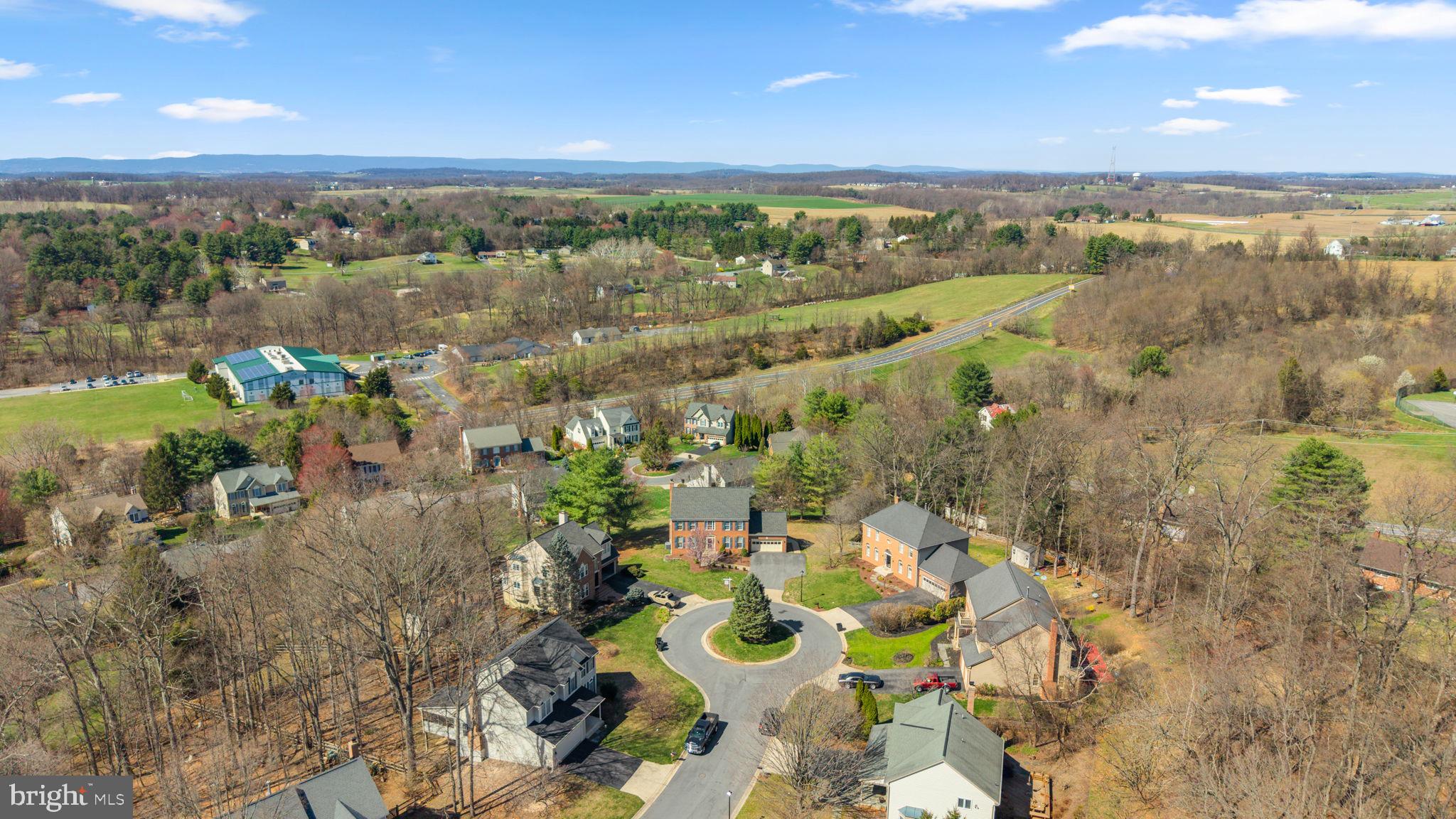 WINDSOR KNOLLS - Residential