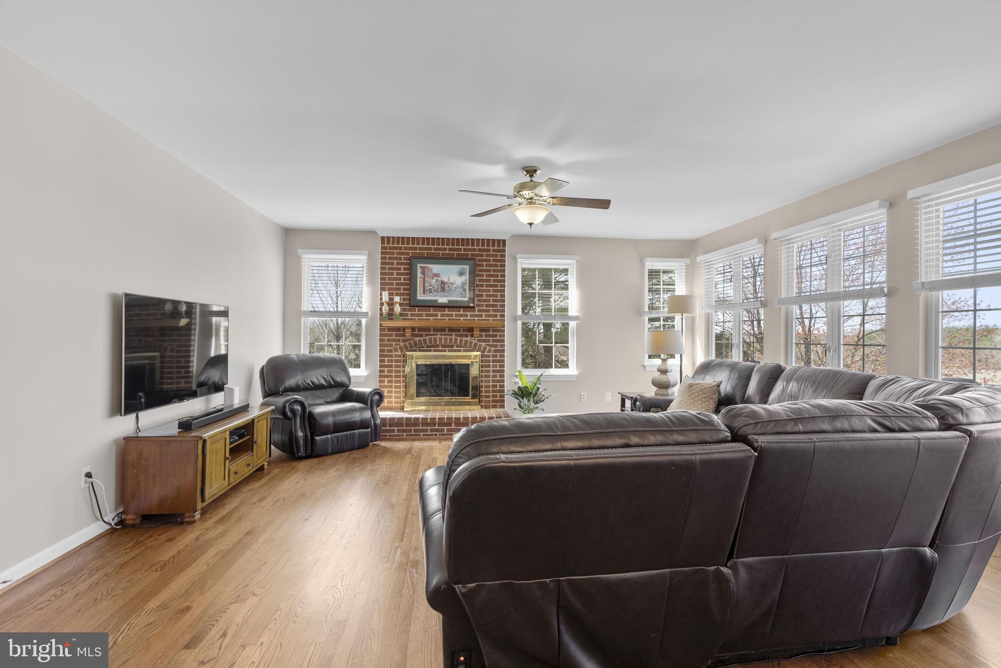 WINDSOR KNOLLS - Residential