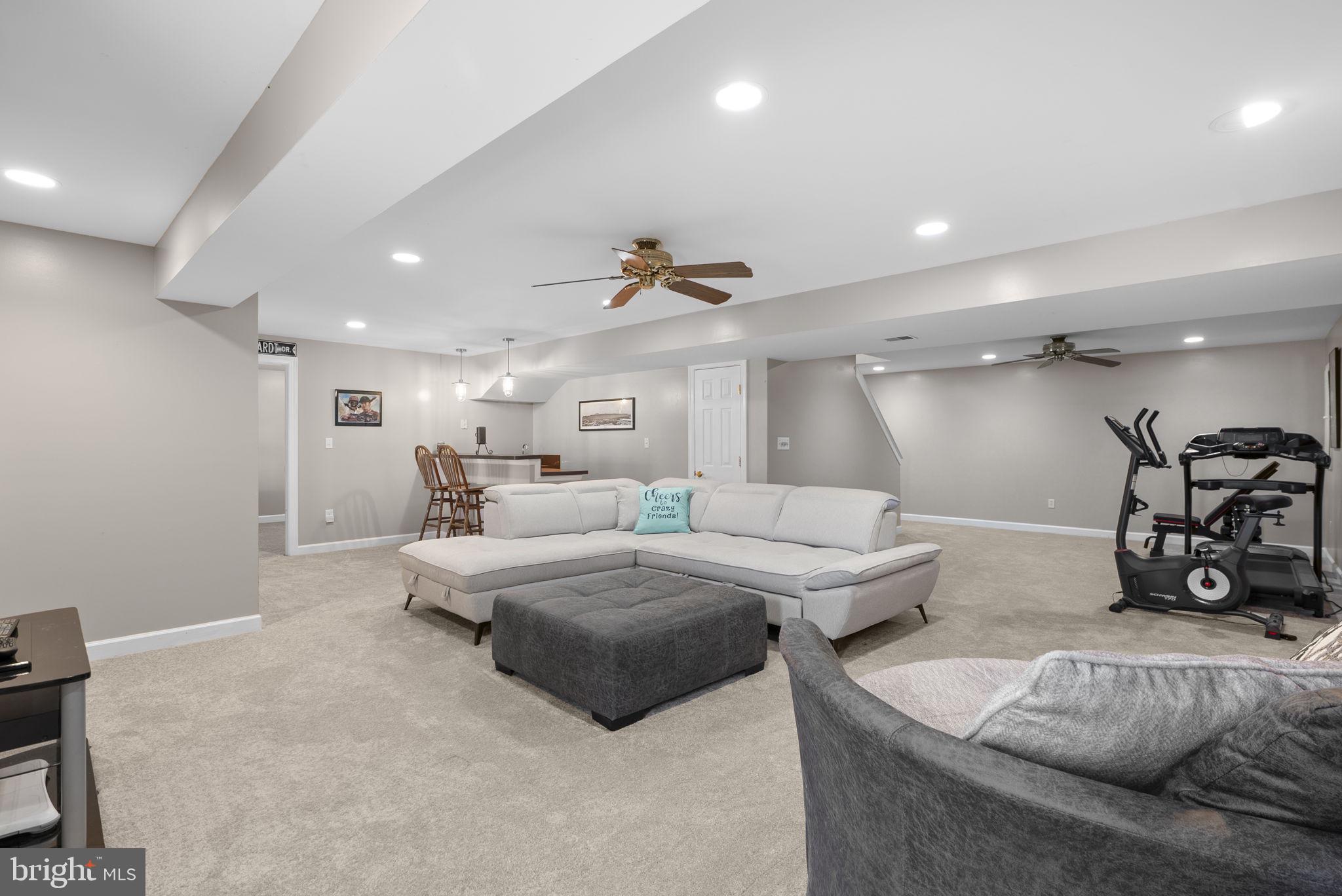 WINDSOR KNOLLS - Residential