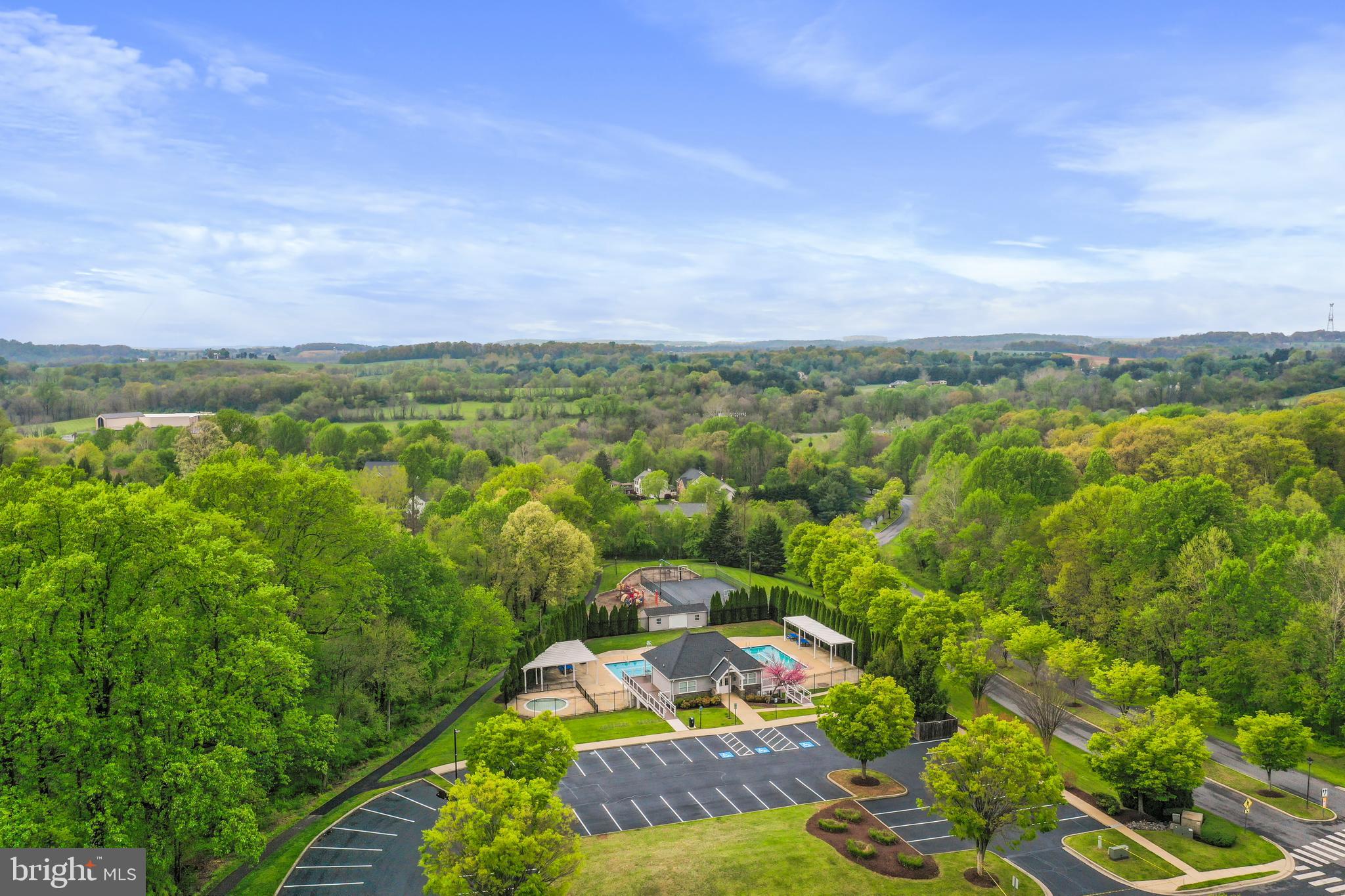 WINDSOR KNOLLS - Residential