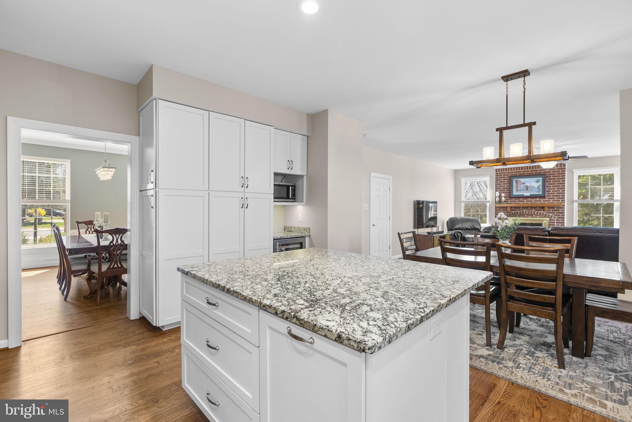 WINDSOR KNOLLS - Residential