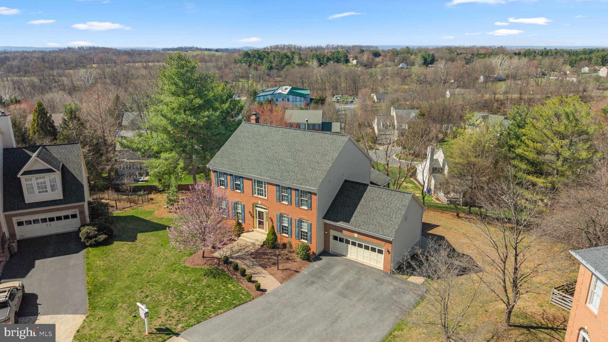 WINDSOR KNOLLS - Residential