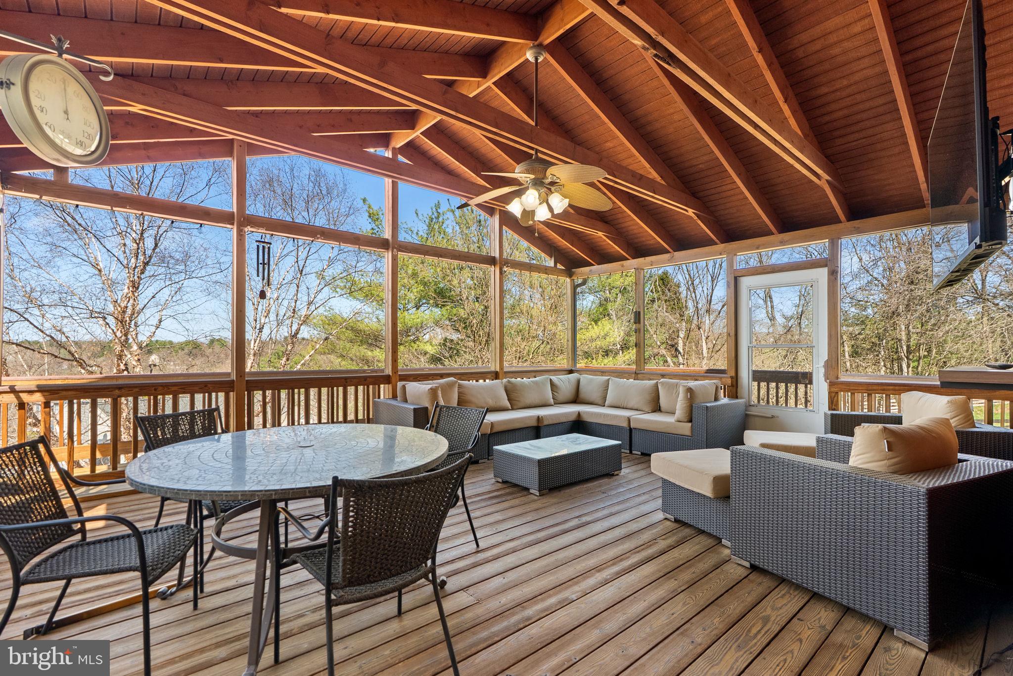 WINDSOR KNOLLS - Residential