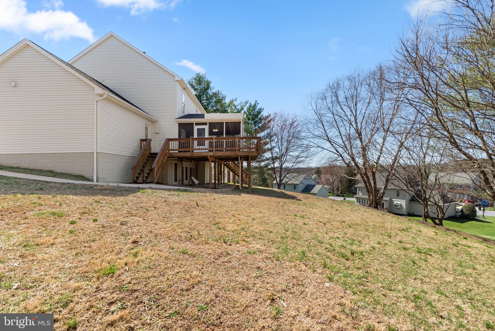 WINDSOR KNOLLS - Residential