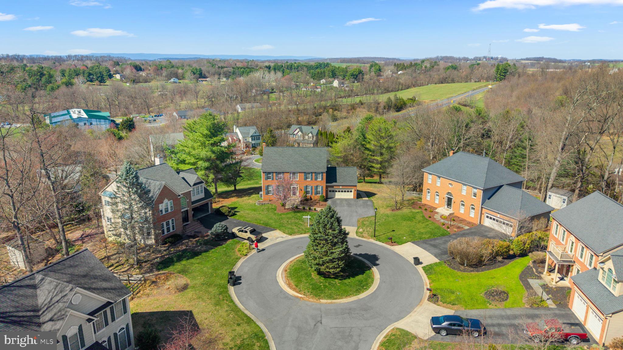 WINDSOR KNOLLS - Residential