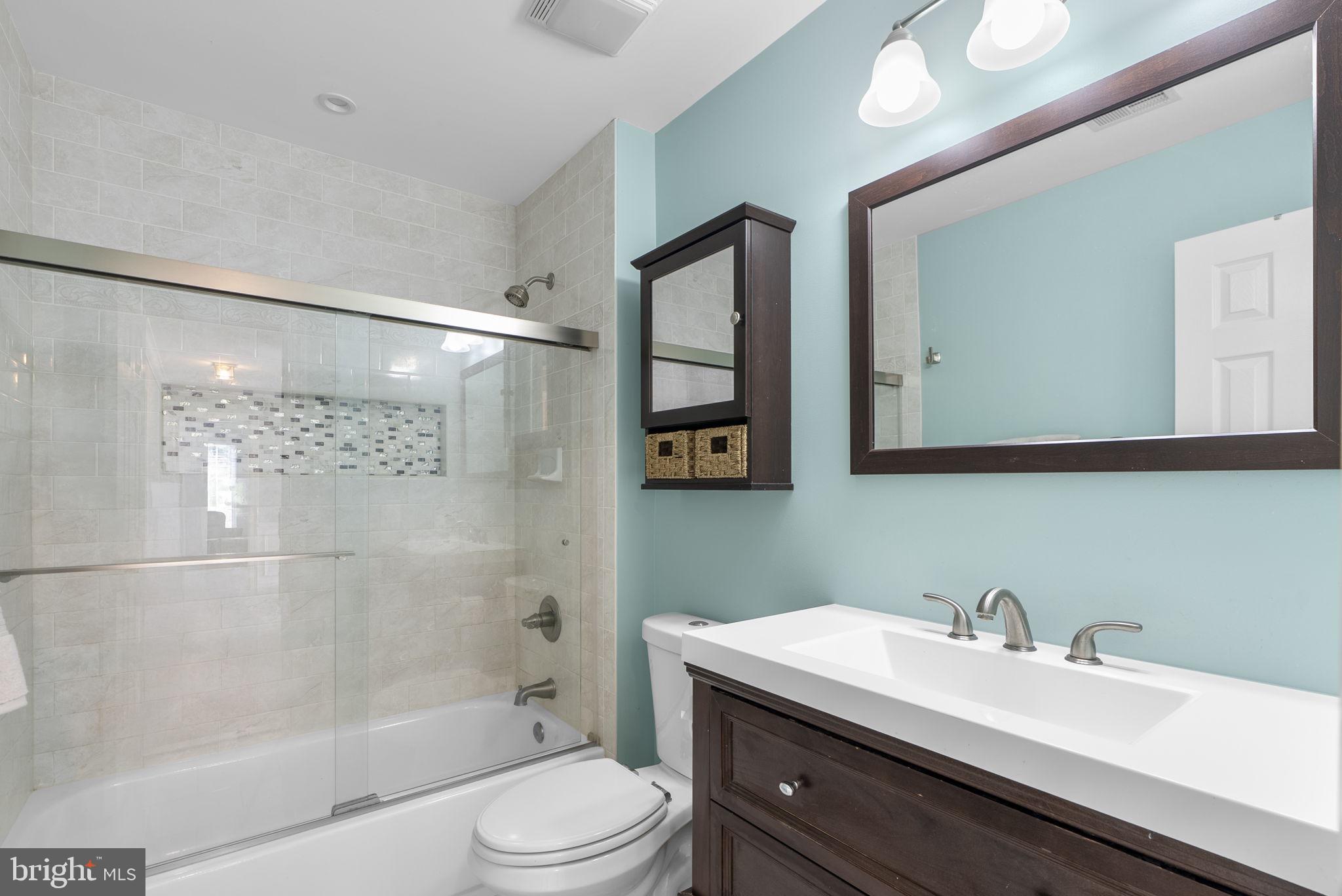 WINDSOR KNOLLS - Residential