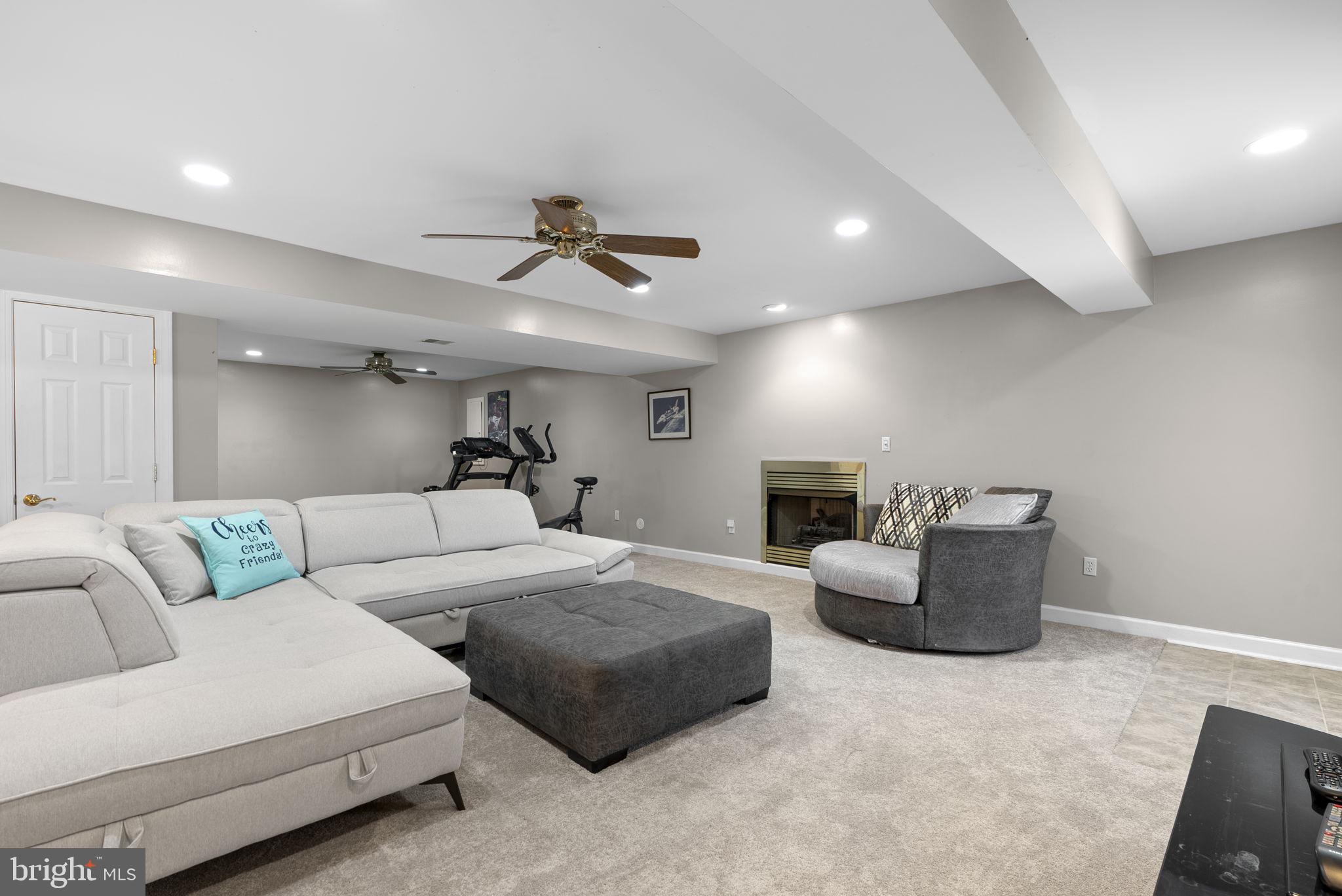 WINDSOR KNOLLS - Residential