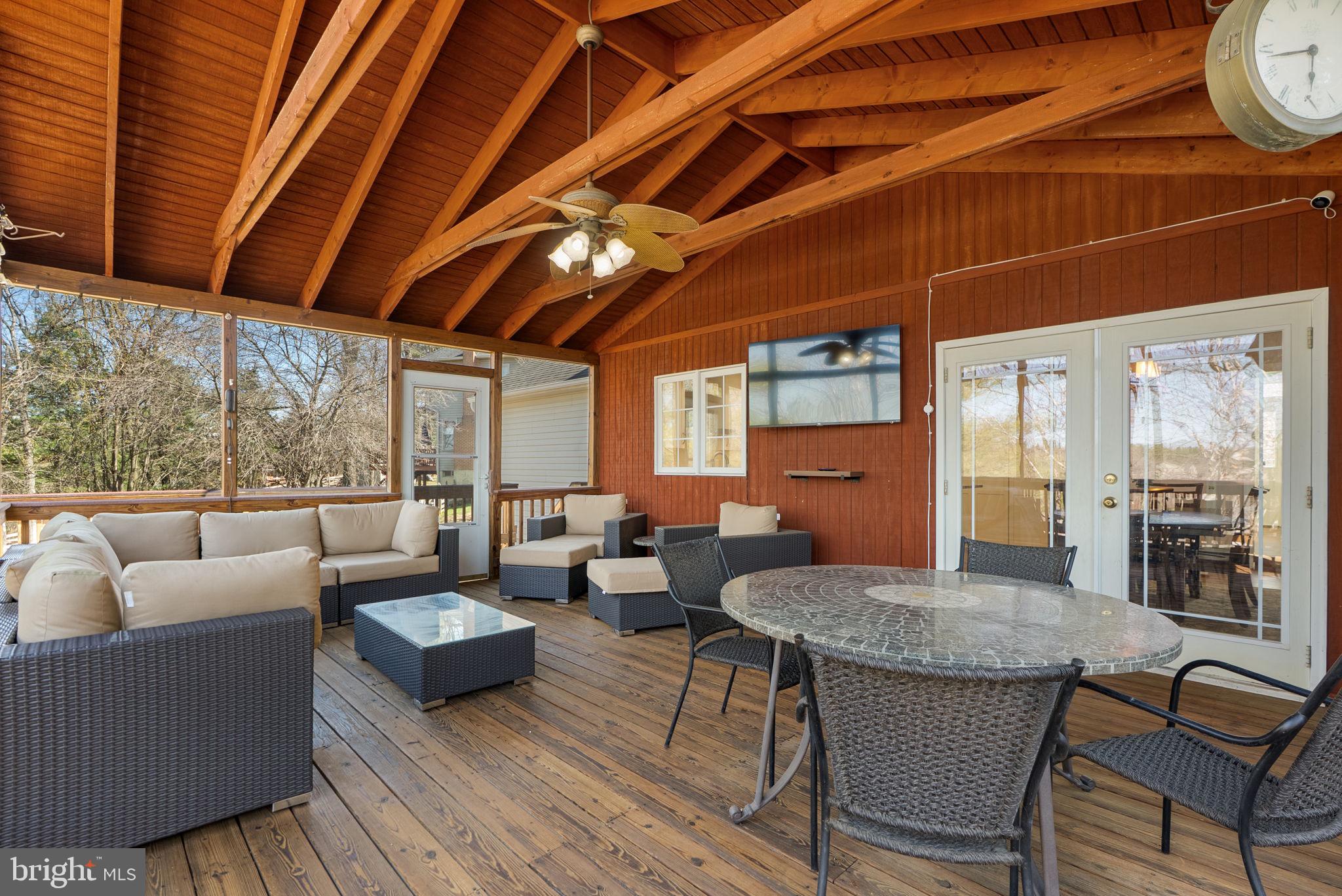 WINDSOR KNOLLS - Residential